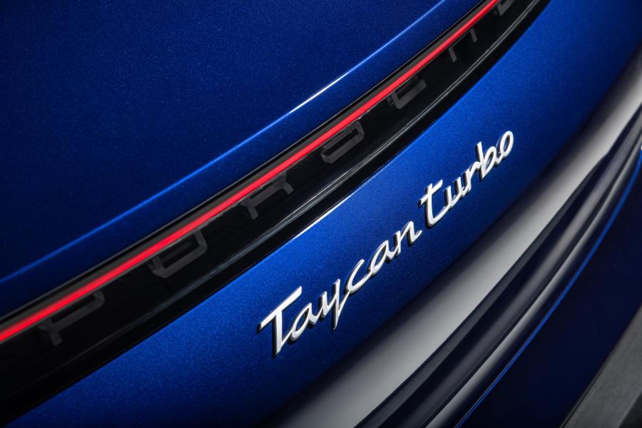 Логотип Porsche Taycan Turbo 2019 года  (WW) (фото 32 из 43)